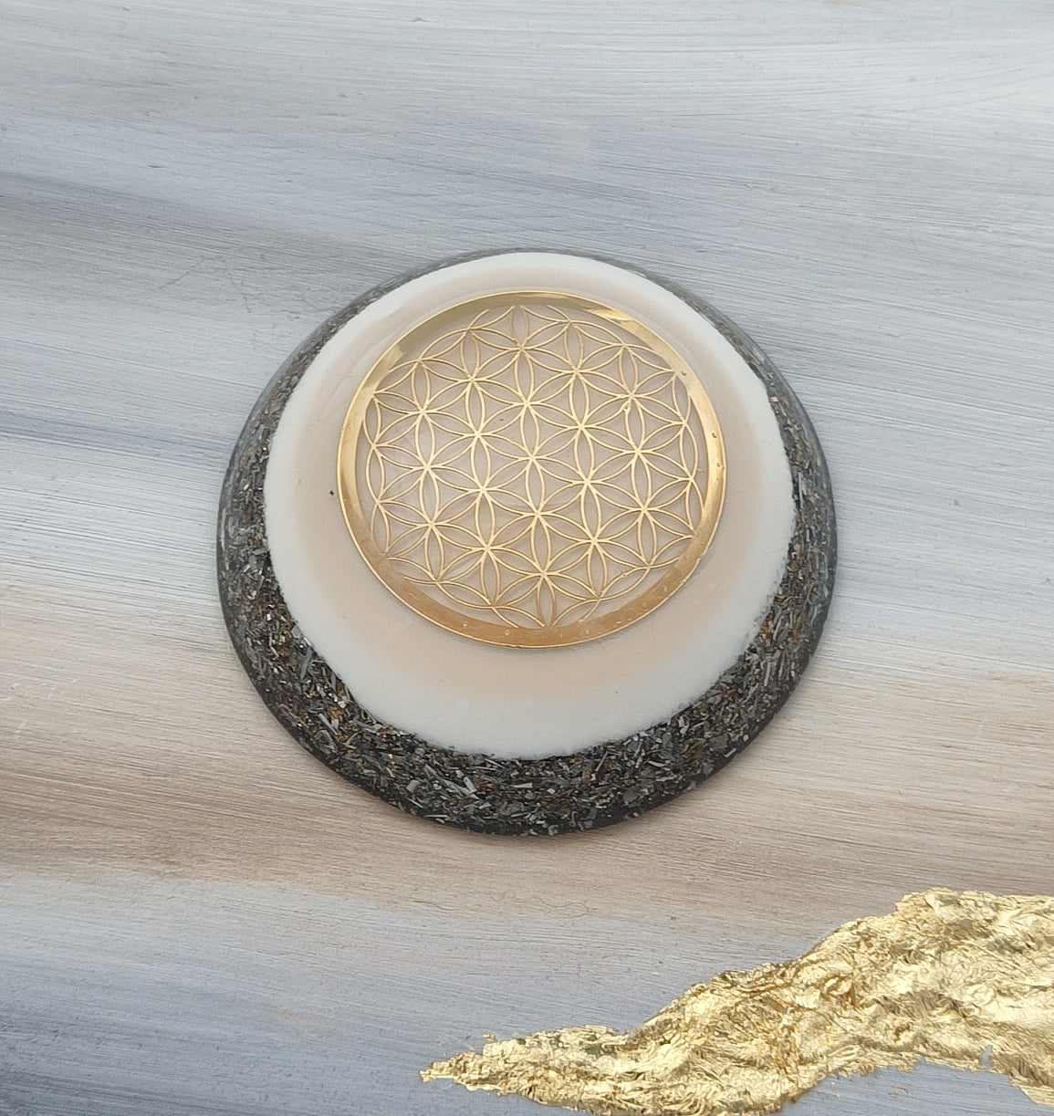 Flower of Life Orgonite Room-Harmonizer large, white
